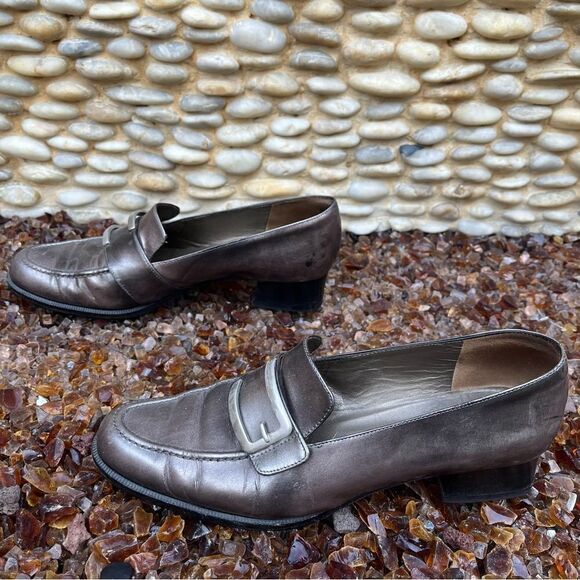 Preveta Silver Metallic Leather Loafers w/Silver Buckle Accent. Size 7.5B Italy - Picture 3 of 8